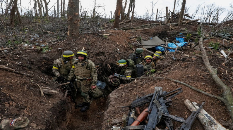 أوكرانيا تُعلن اختراق الخط الدفاعي الأول لروسيا بزابوريجيا.. وموسكو تشن هجوماً بالمسيّرات على أوديسا